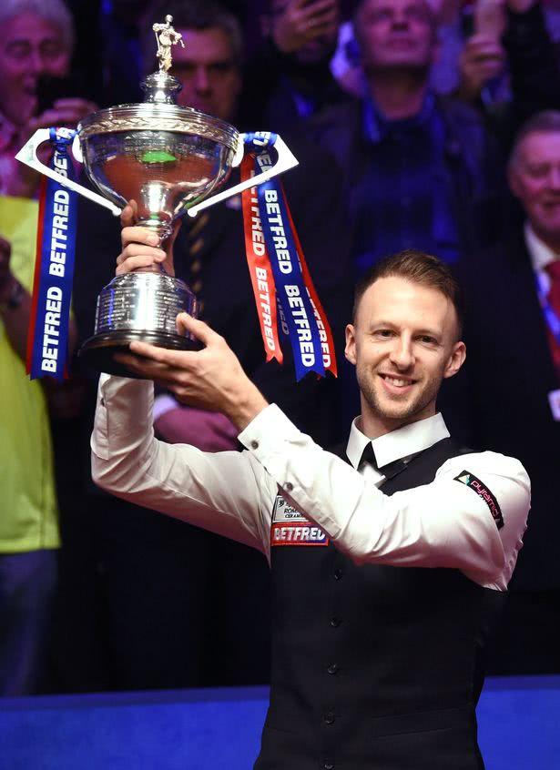 她展开了一 她展开了一